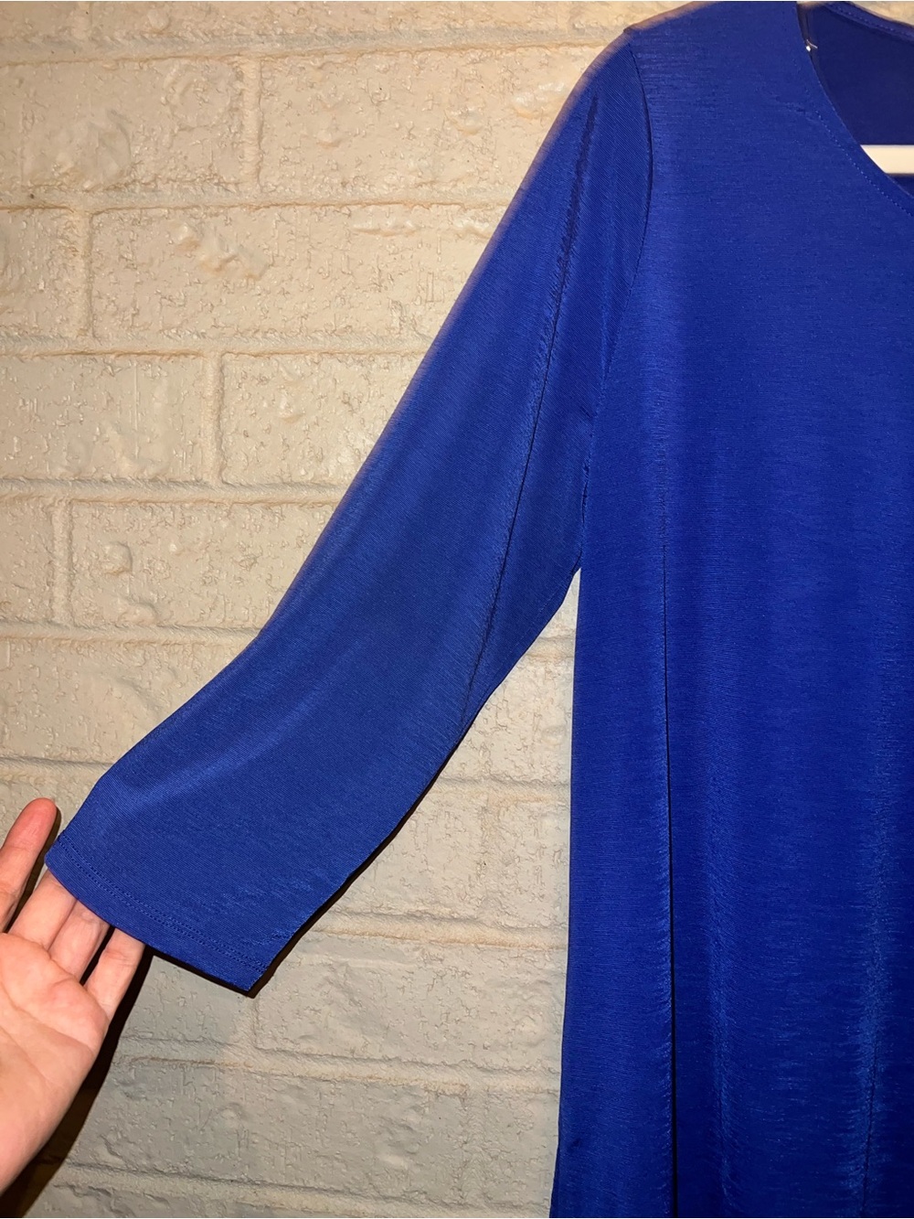 Dear Scarlett 3/4 plain wrinkle free top in medium royal blue - Picture 3 of 5